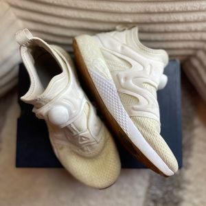 Reebok Pump Women’s Shoes white sneakers